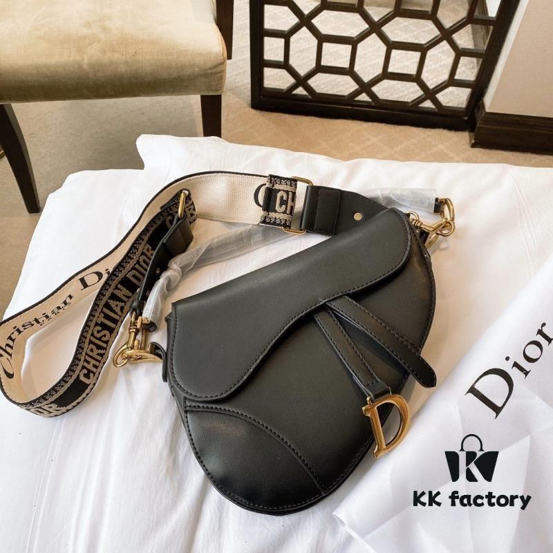 6930a7e96e68136f4d9ac61e Dior Saddle Bag