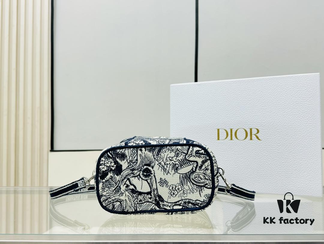 6930a80f6e68136f4d9ac677 New Embroidered DiorTravel Cosmetic Pouch
