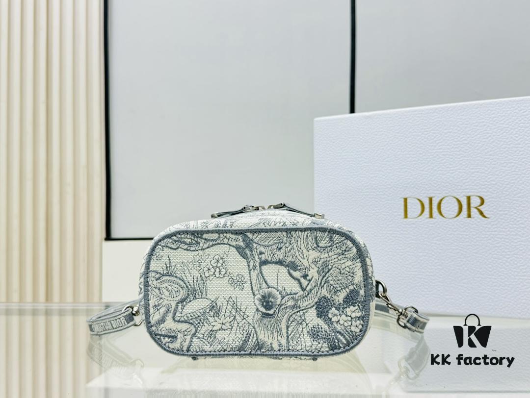 6930a8146e68136f4d9ac680 New Embroidered DiorTravel Cosmetic Pouch