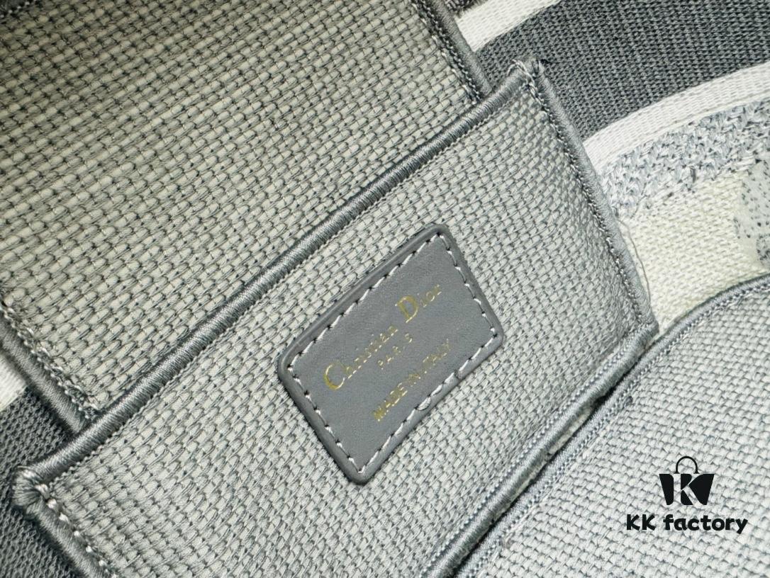 6930a8156e68136f4d9ac683 New Embroidered DiorTravel Cosmetic Pouch