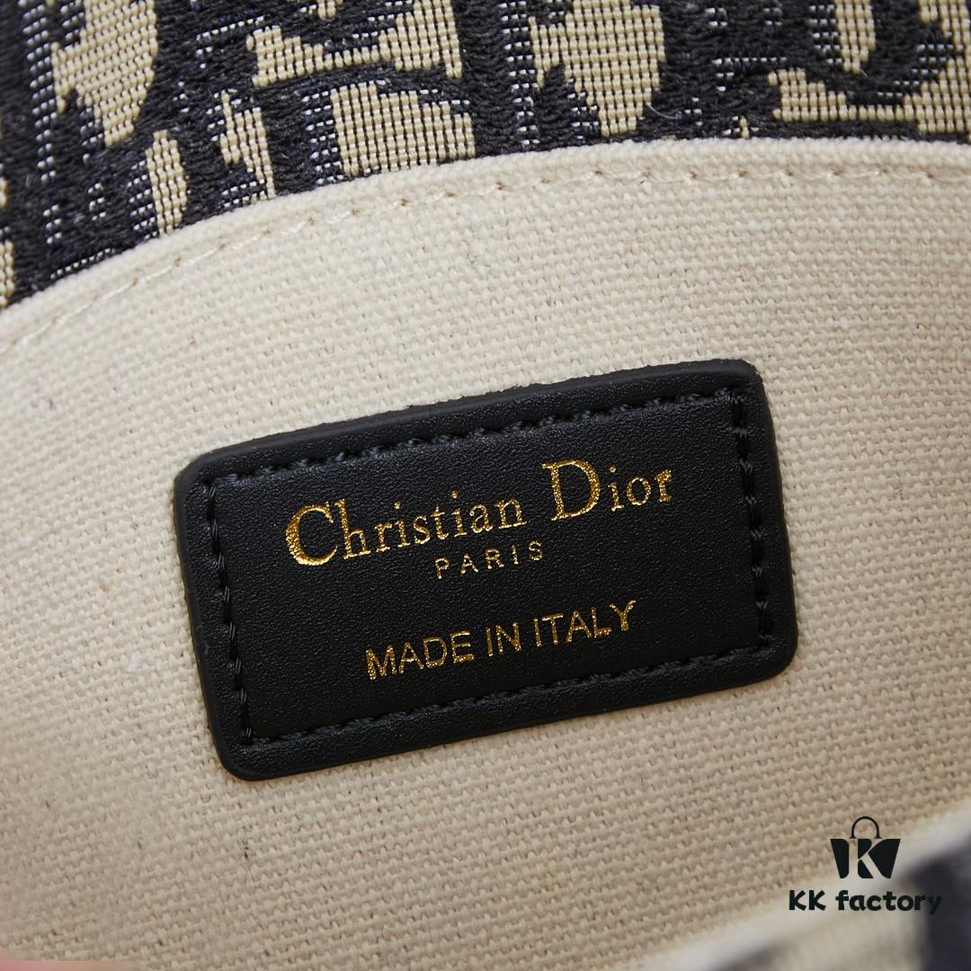 6930a81e6e68136f4d9ac694 Dior Bobby Medium vs Large | Smooth Calfskin with Suede Lining from the 30 Montaigne Collection