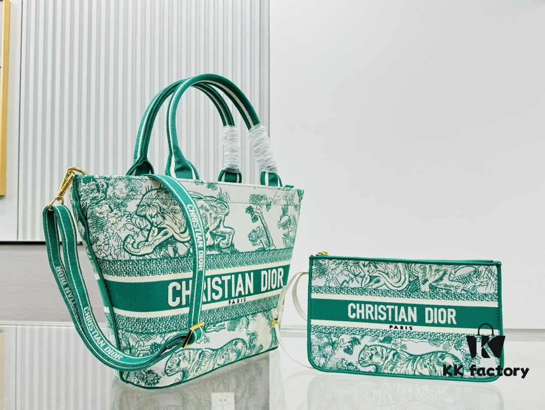 6930a84a6e68136f4d9ac6ea Dior Market Tote Bag with Shoulder Strap and Mini Pouch