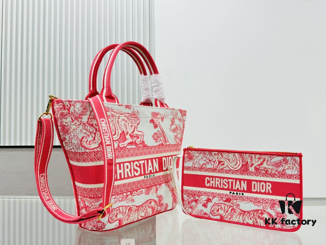 6930a84c6e68136f4d9ac6ef Dior Market Tote Bag with Shoulder Strap and Mini Pouch