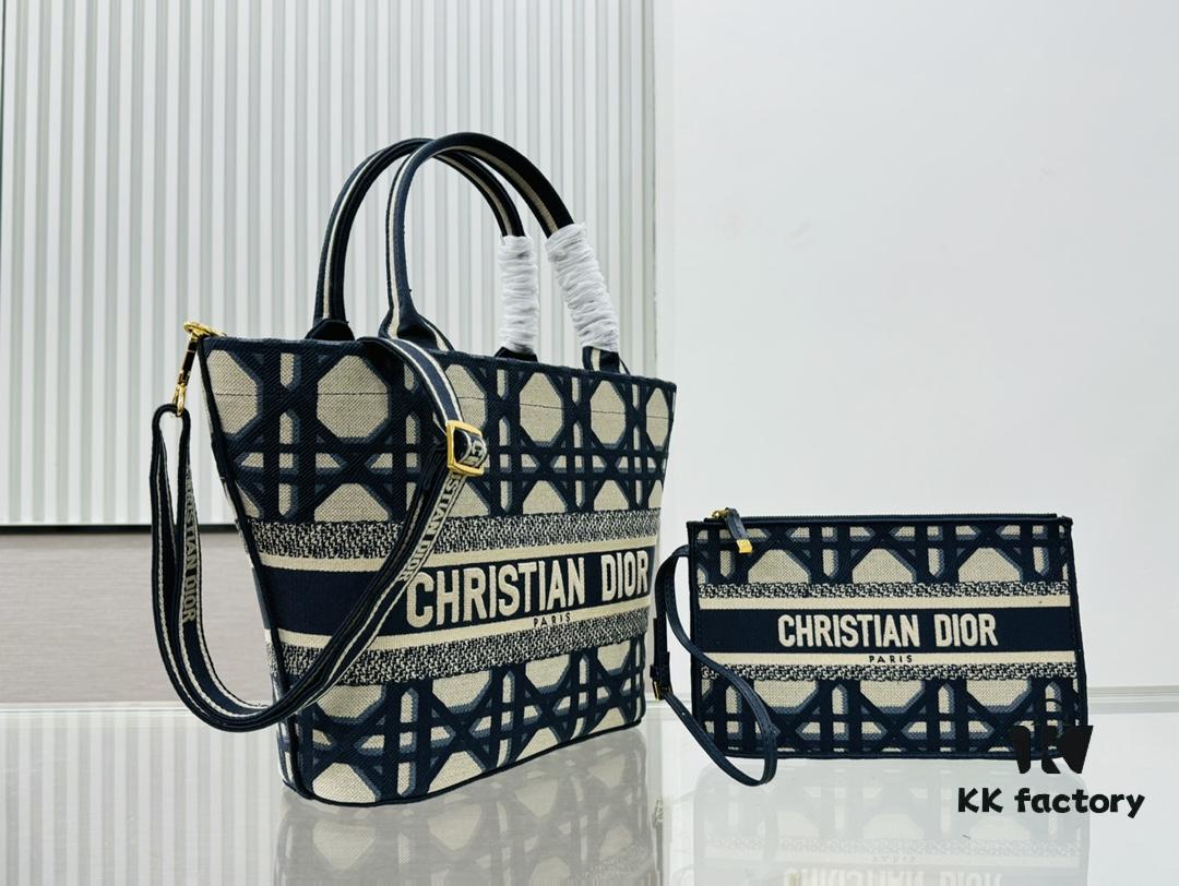 6930a8636e68136f4d9ac724 Dior Market Tote Bag with Shoulder Strap and Mini Pouch