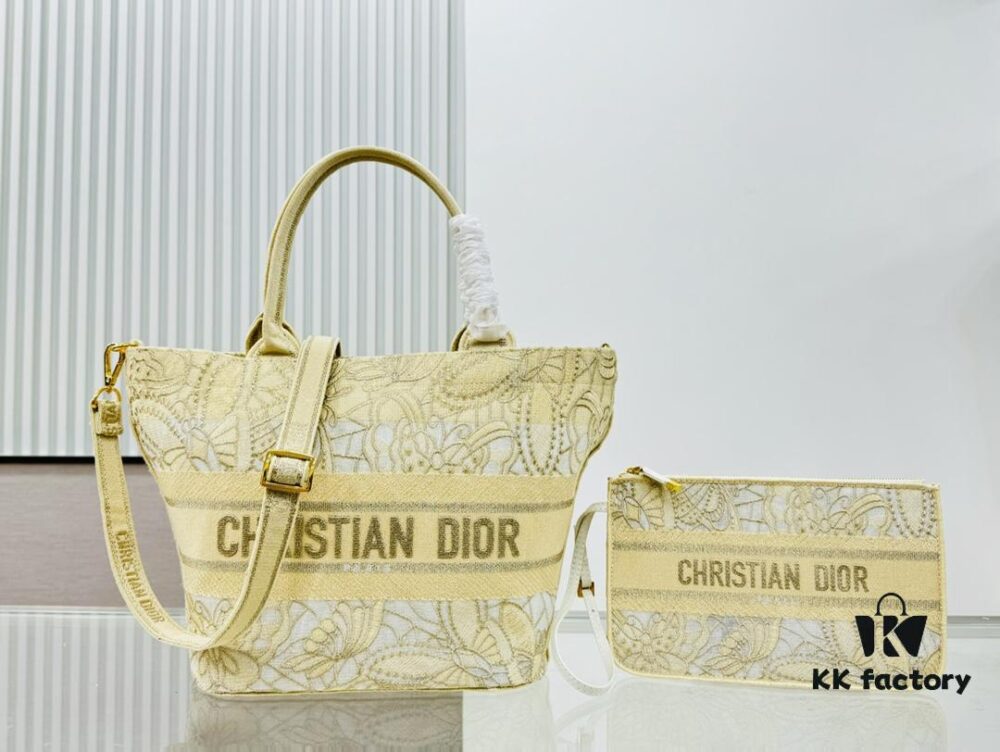 6930a8676e68136f4d9ac729 Dior Market Tote Bag with Shoulder Strap and Mini Pouch