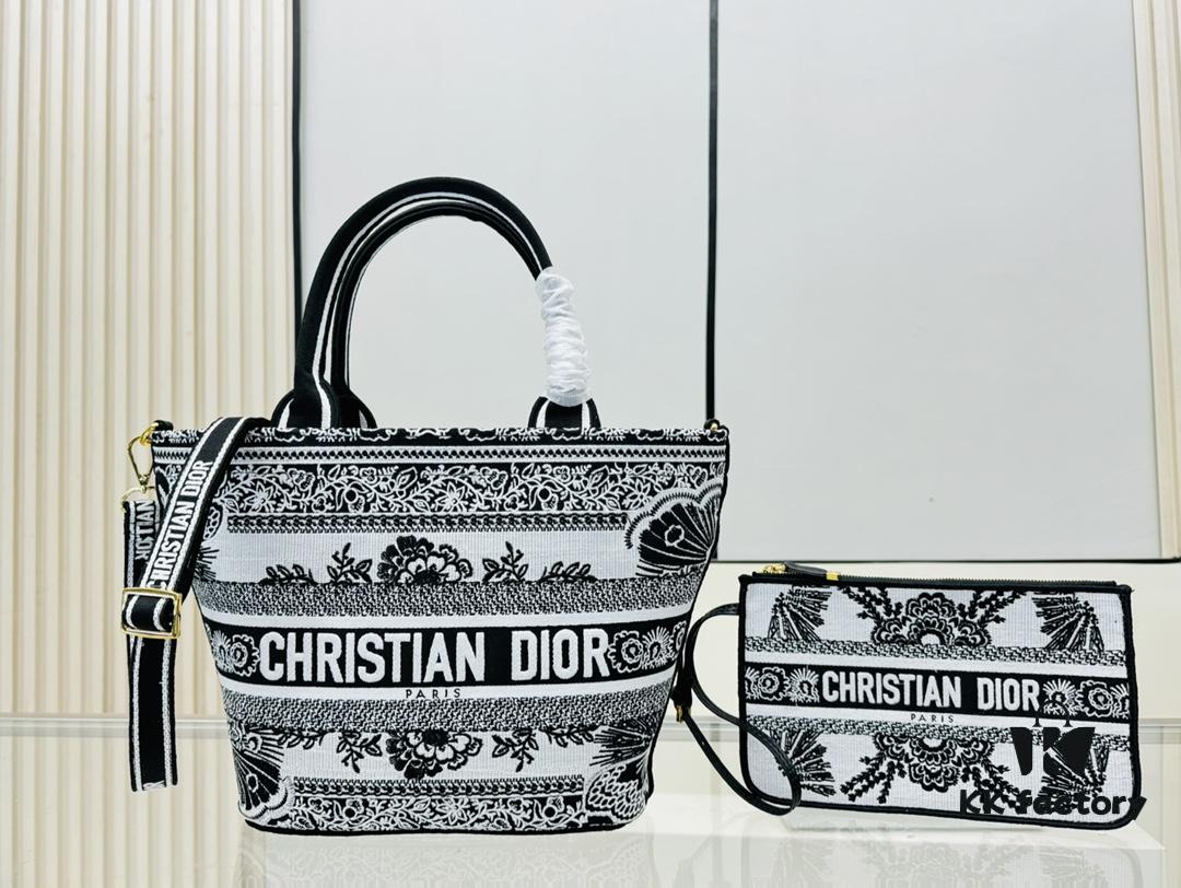 6930a8736e68136f4d9ac740 Dior Market Tote Bag with Shoulder Strap and Mini Pouch