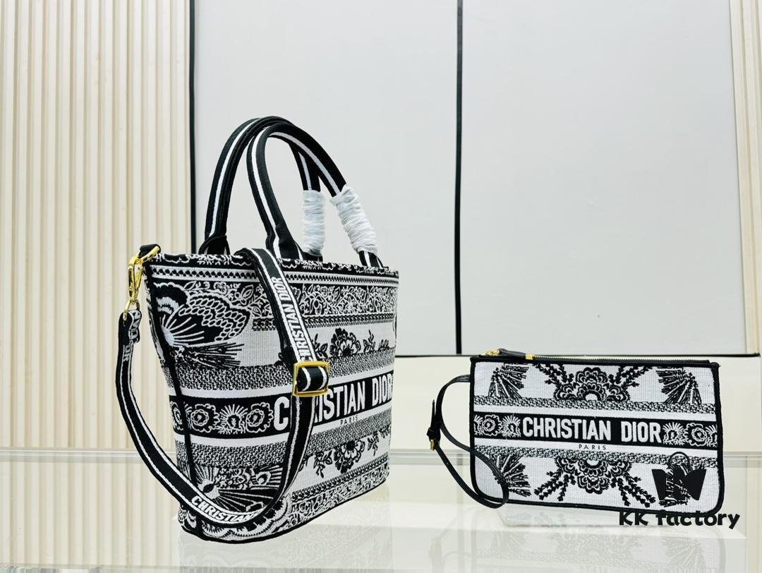 6930a8736e68136f4d9ac742 Dior Market Tote Bag with Shoulder Strap and Mini Pouch