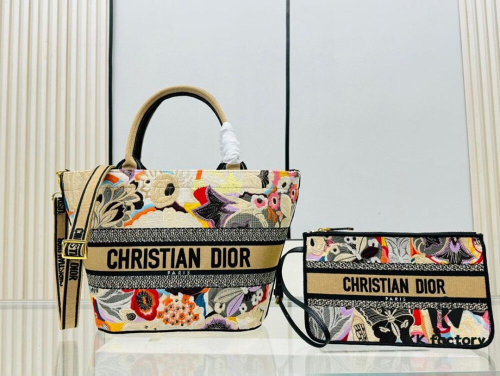 6930a8786e68136f4d9ac74b Dior Market Tote Bag with Shoulder Strap and Mini Pouch