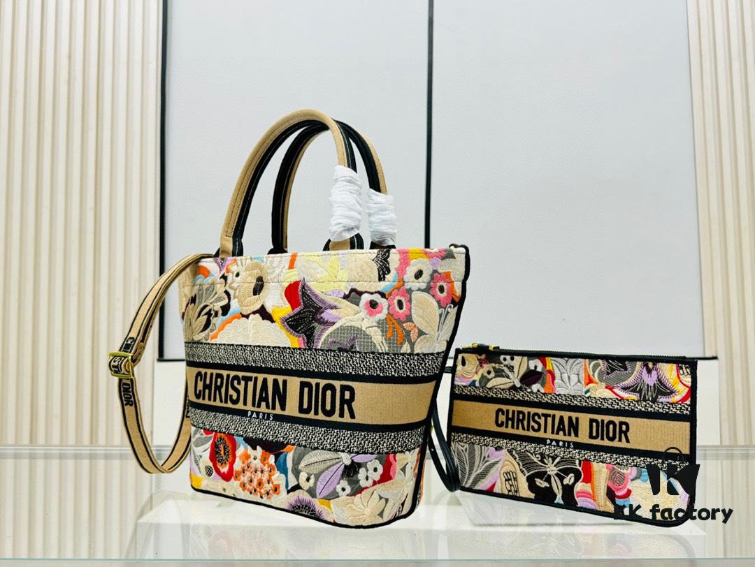 6930a8796e68136f4d9ac74f Dior Market Tote Bag with Shoulder Strap and Mini Pouch