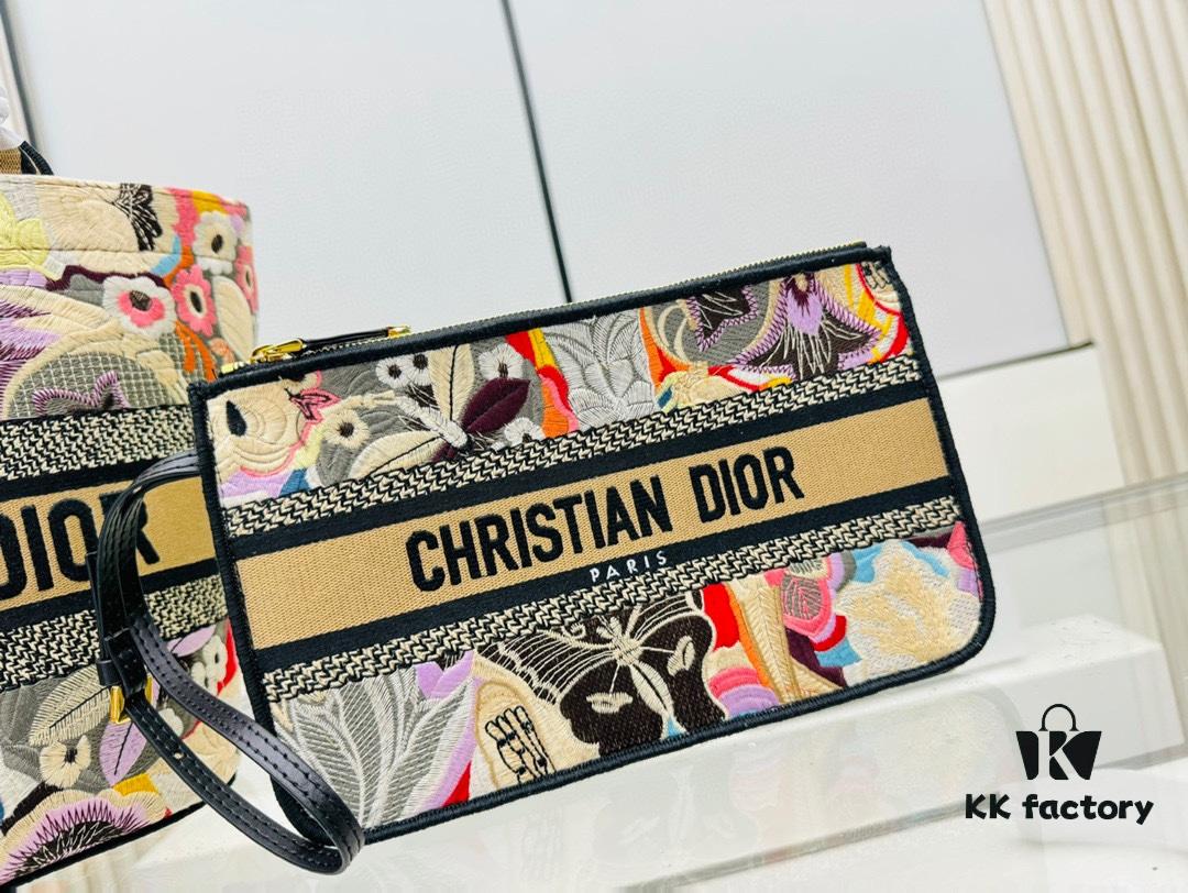 6930a87d6e68136f4d9ac753 Dior Market Tote Bag with Shoulder Strap and Mini Pouch