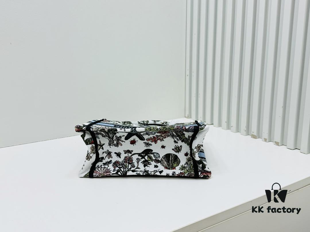 6930a9806e68136f4d9ac937 Authentic Thick Fabric Warning ️ Small Size 【Book Tote】
