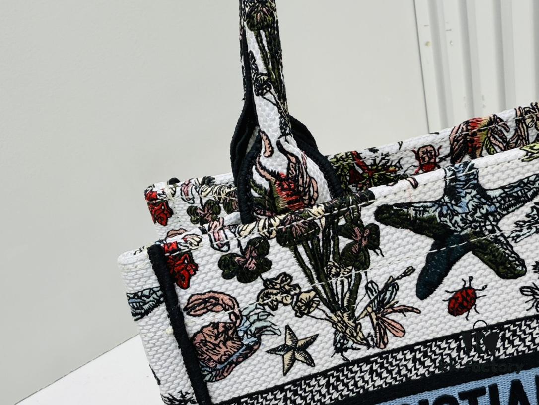 6930a9816e68136f4d9ac938 Authentic Thick Fabric Warning ️ Small Size 【Book Tote】