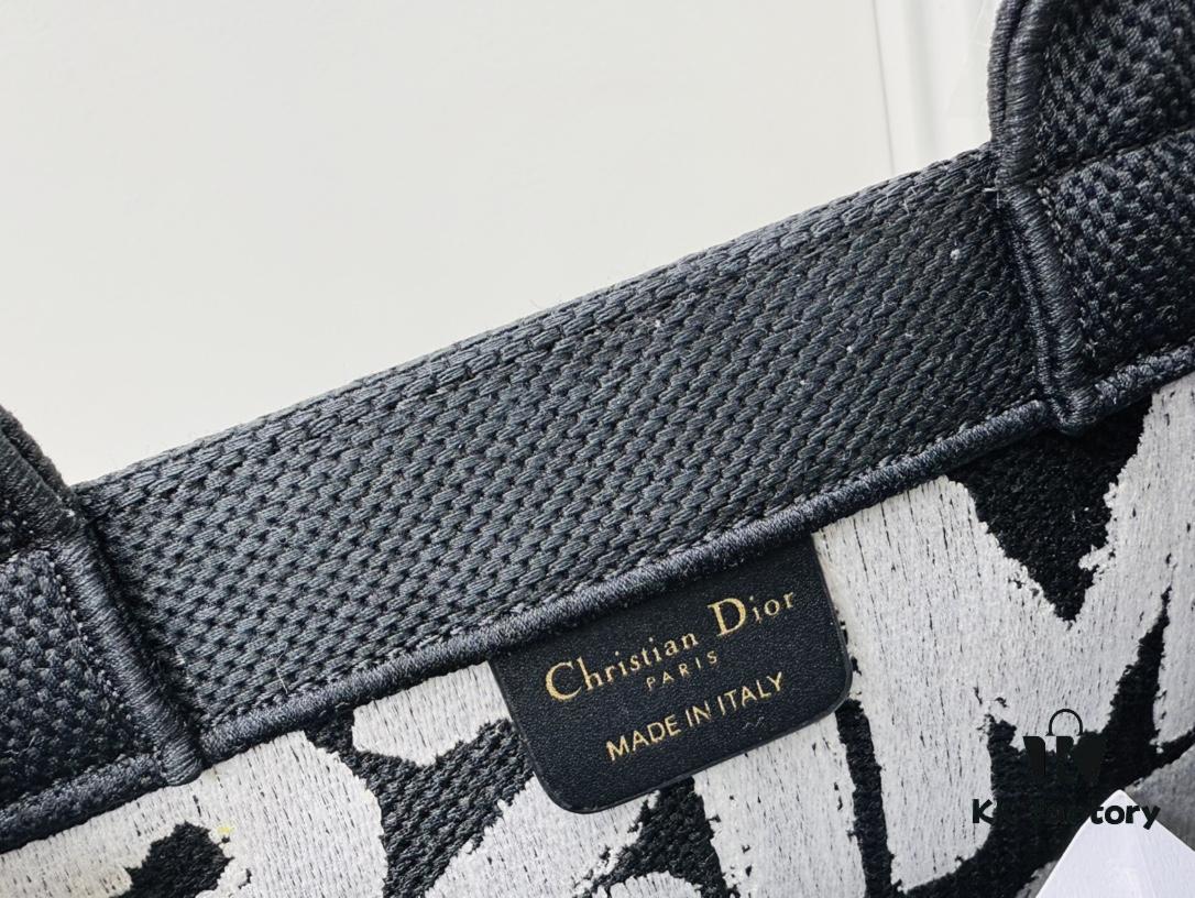 6930a9906e68136f4d9ac95b Authentic Thick Fabric Warning ️ Small Size 'Book Tote'