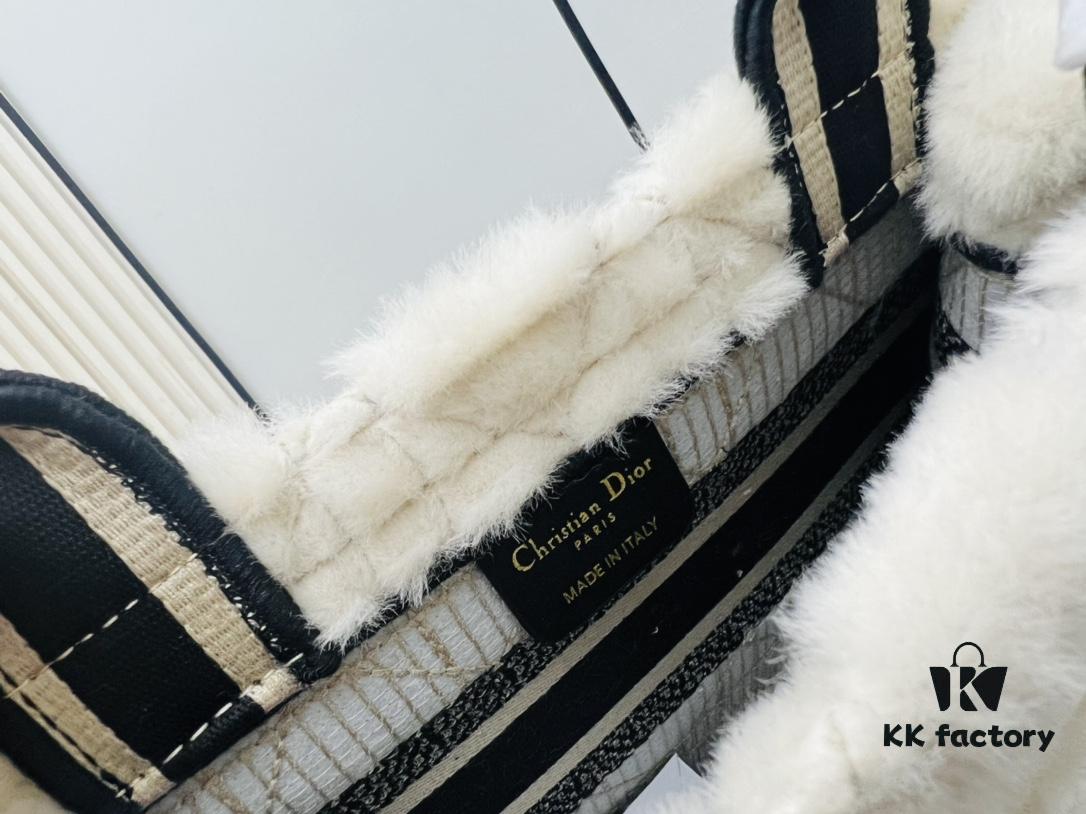 6930a9e26e68136f4d9aca05 Authentic Thick Fabric Warning ️ Small Size White Fur is Black 【Book Tote】