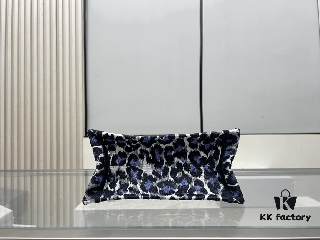 6930a9f46e68136f4d9aca2b Authentic Thick Fabric ️ Small Purple Leopard Print 'Book Tote'