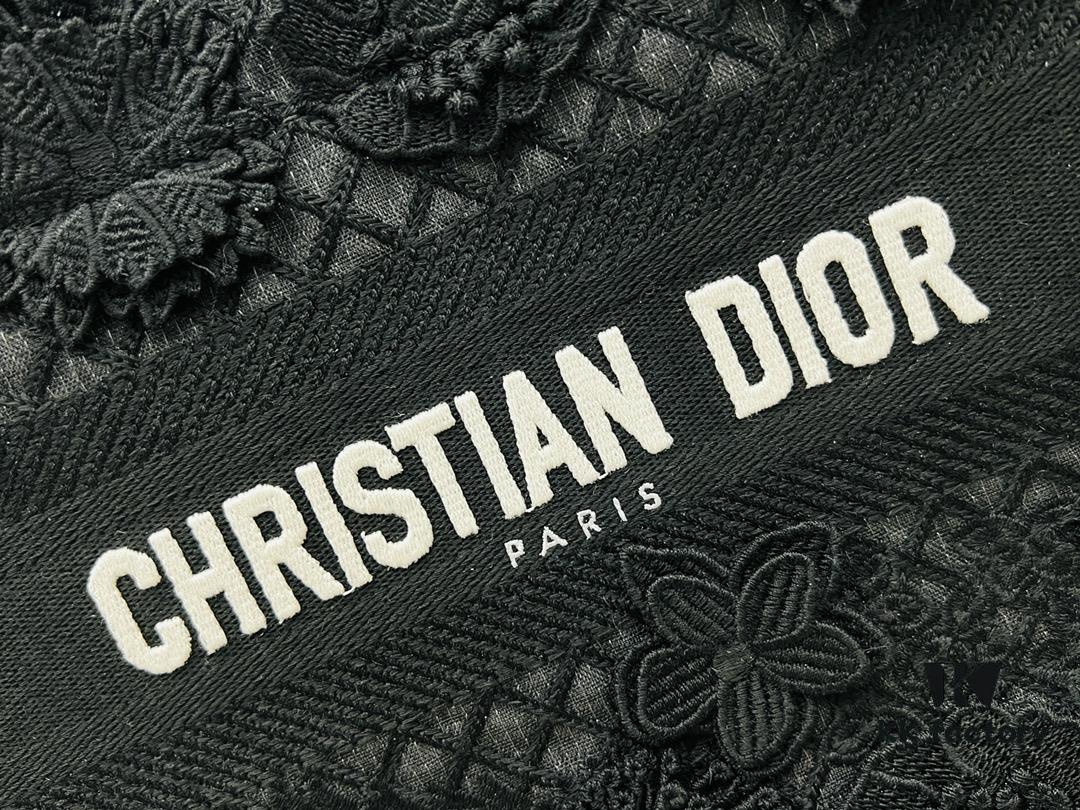 6930a9fc6e68136f4d9aca41 Authentic Thick Fabric Warning ️ Small Black Floral 'Book Tote'
