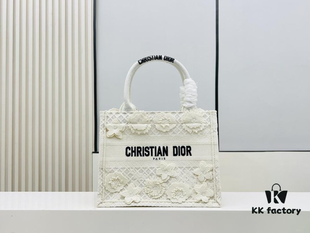 6930a9ff6e68136f4d9aca44 Authentic Thick Fabric ️ Small White Floral 'Book Tote'