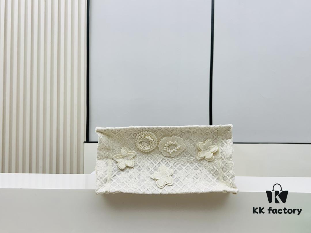 6930aa006e68136f4d9aca4b Authentic Thick Fabric Warning ️ Small White Floral 'Book Tote'