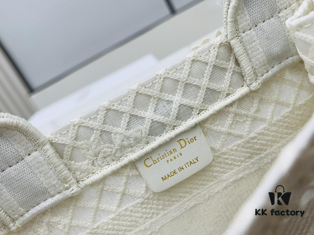 6930aa016e68136f4d9aca4d Authentic Thick Fabric Warning ️ Small White Floral 'Book Tote'
