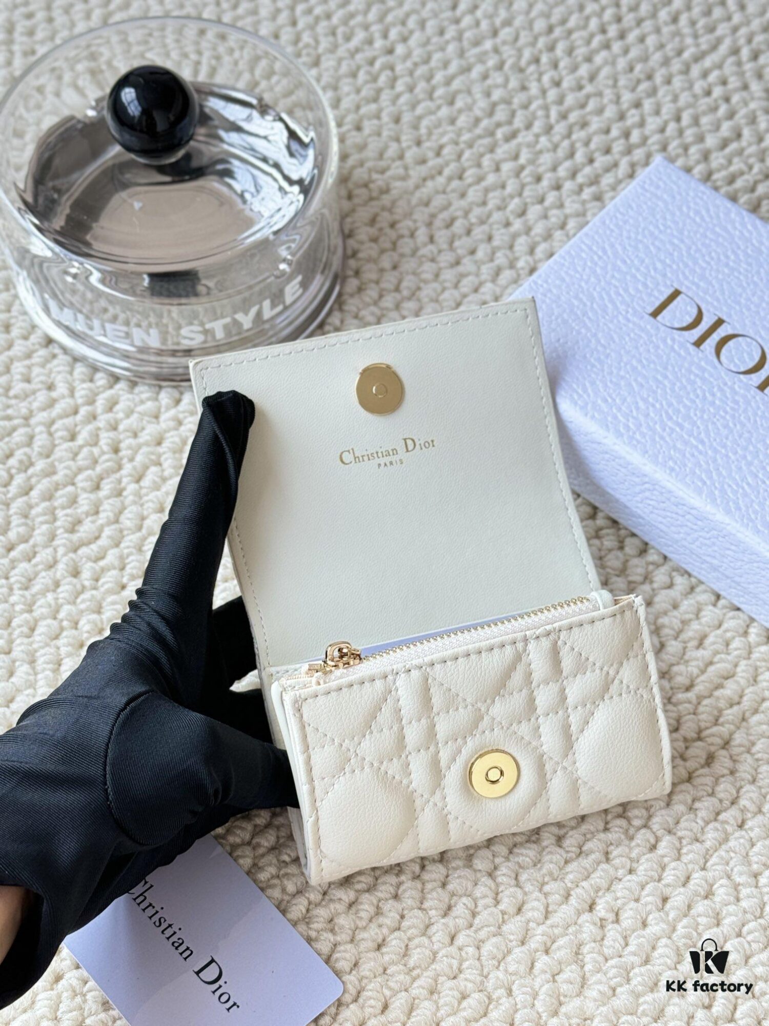 6930aa066e68136f4d9aca52 Dio Caro Card Holder and 30 Montaigne Glycine Wallet