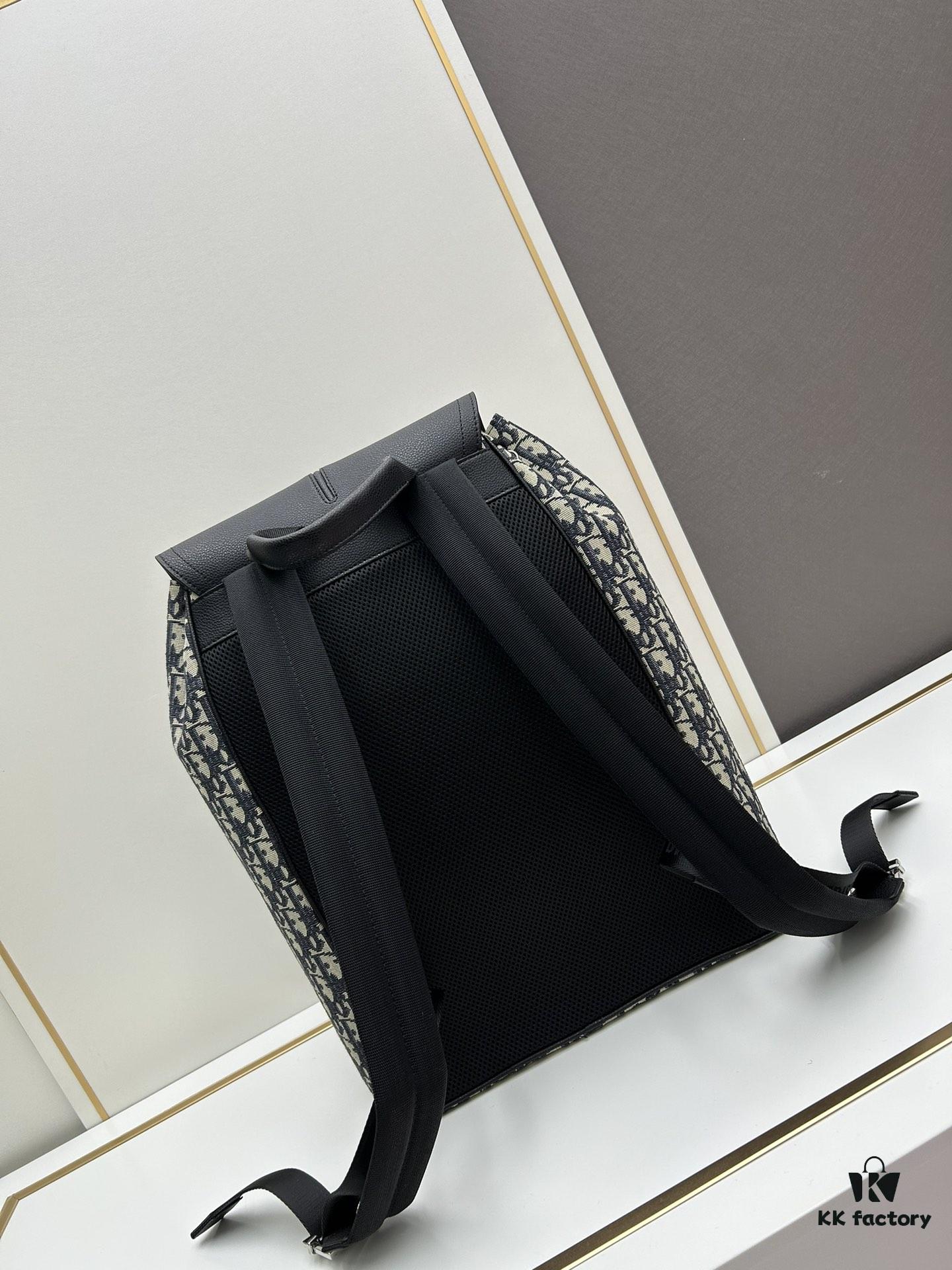 6930aa516e68136f4d9acaeb Elegant Motion Backpack in Beige and Black Oblique Print