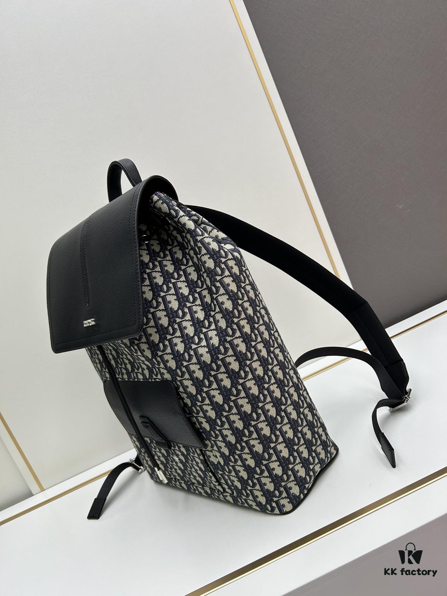 6930aa526e68136f4d9acaee Elegant Motion Backpack in Beige and Black Oblique Print