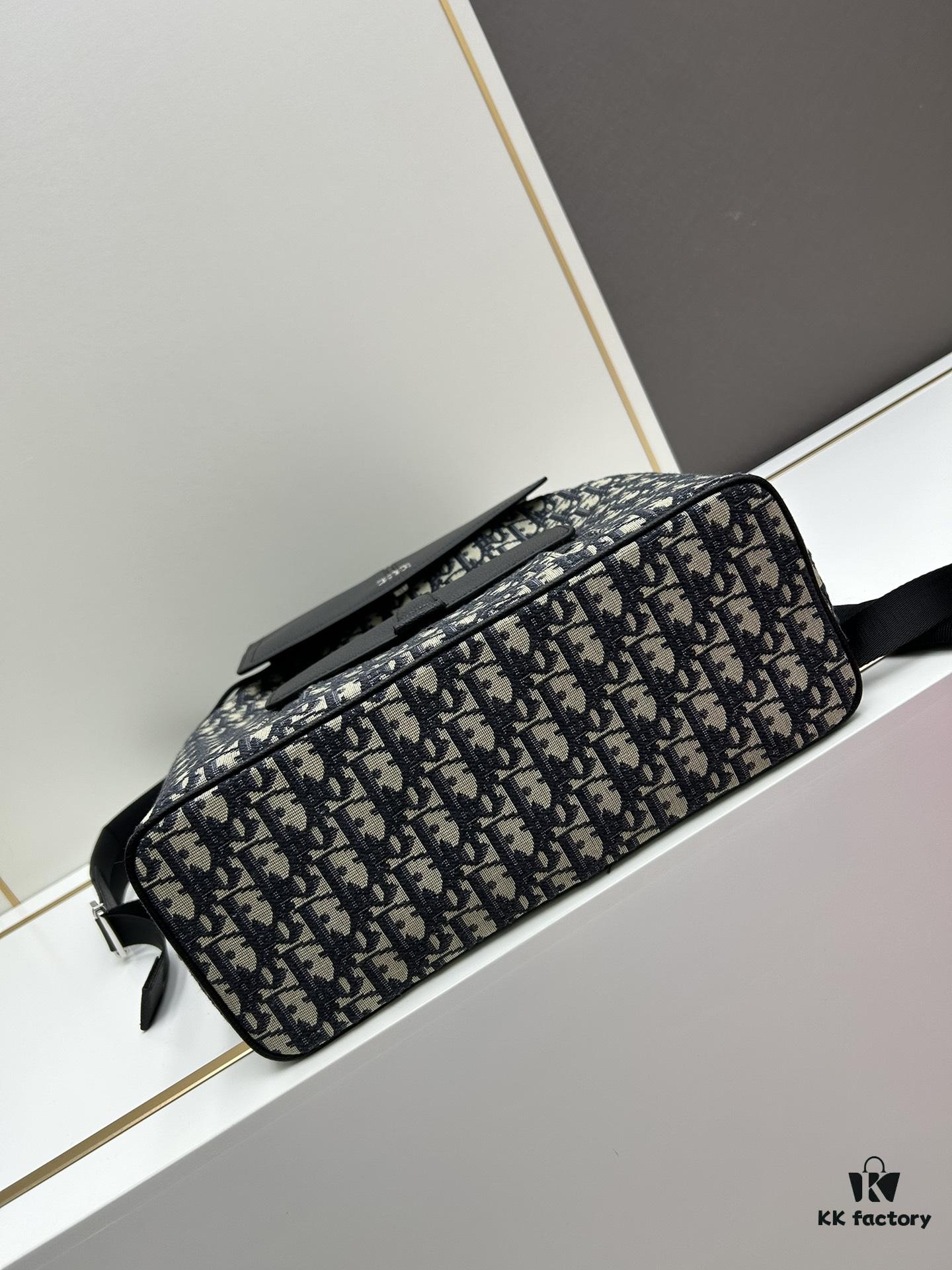6930aa526e68136f4d9acaef Elegant Motion Backpack in Beige and Black Oblique Print