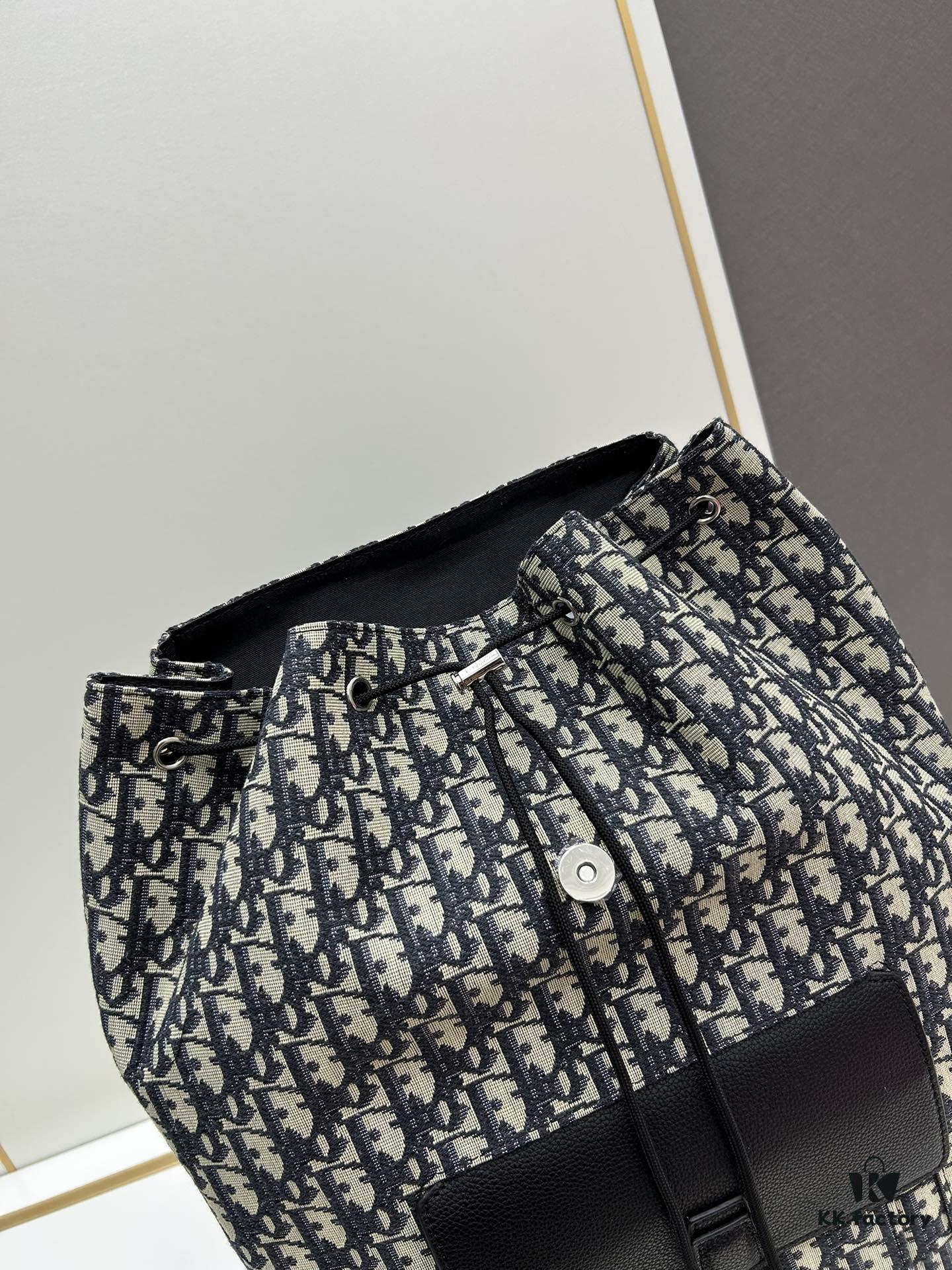 6930aa536e68136f4d9acaf2 Elegant Motion Backpack in Beige and Black Oblique Print