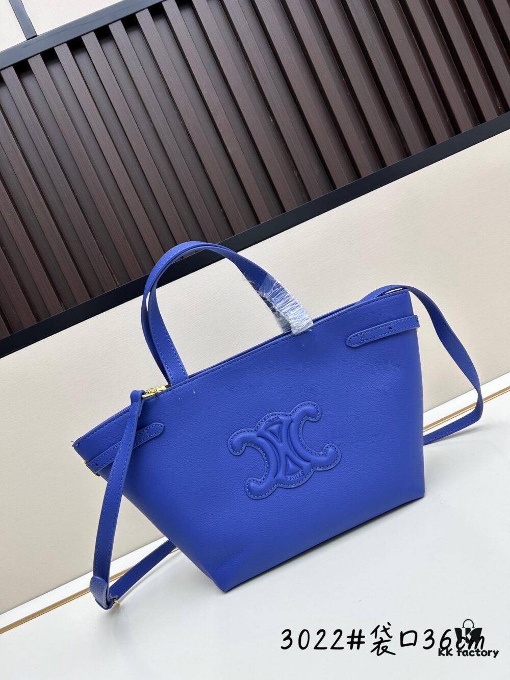 6930ab526e68136f4d9acca5 Celine Triumph Tote Bag