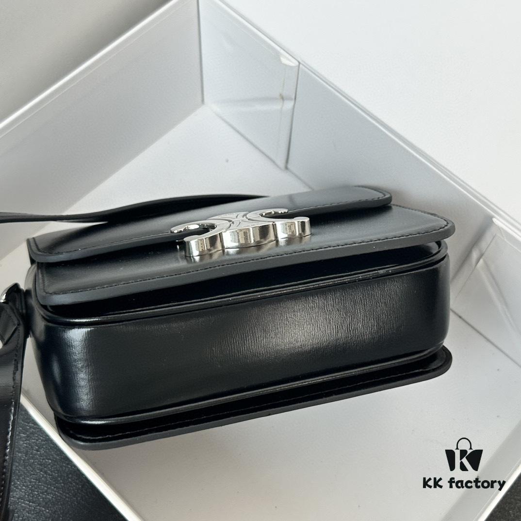 6930ab946e68136f4d9acd1d Celine Triumph Teen Smooth Calfskin Leather Bag
