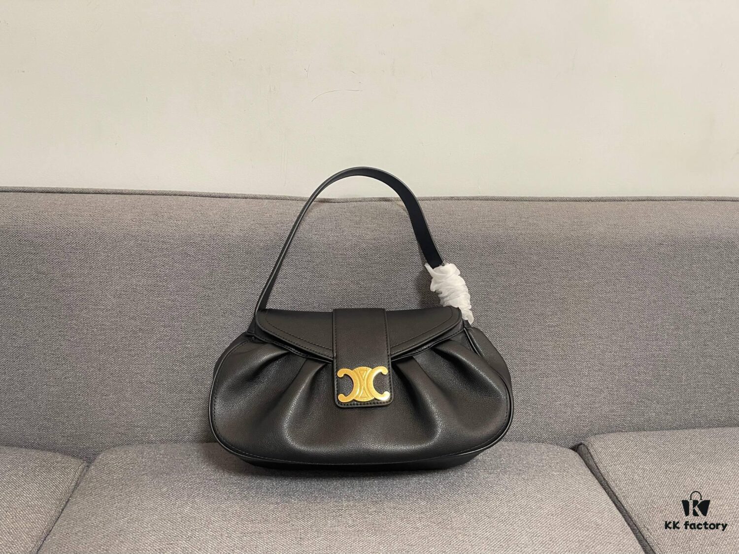 6930ab9c6e68136f4d9acd2b New Arrival A CELINE Spring/Summer Collection Polly Bag