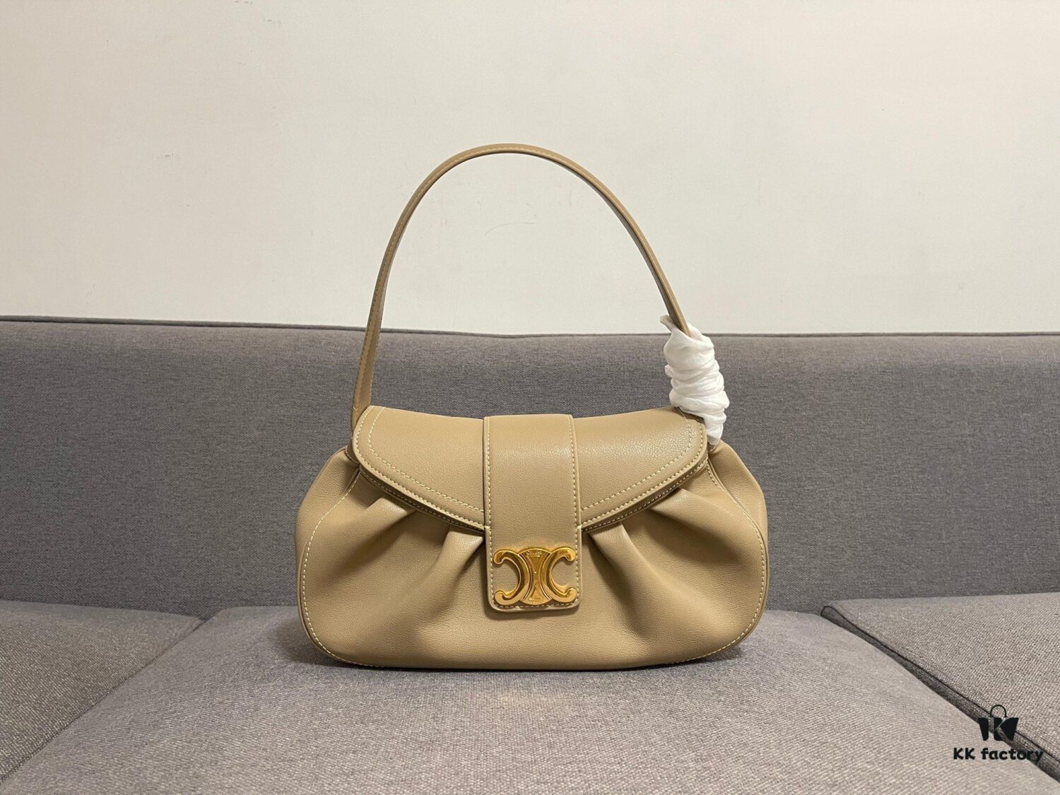6930ab9f6e68136f4d9acd30 New Arrival A CELINE Spring/Summer Collection Polly Bag