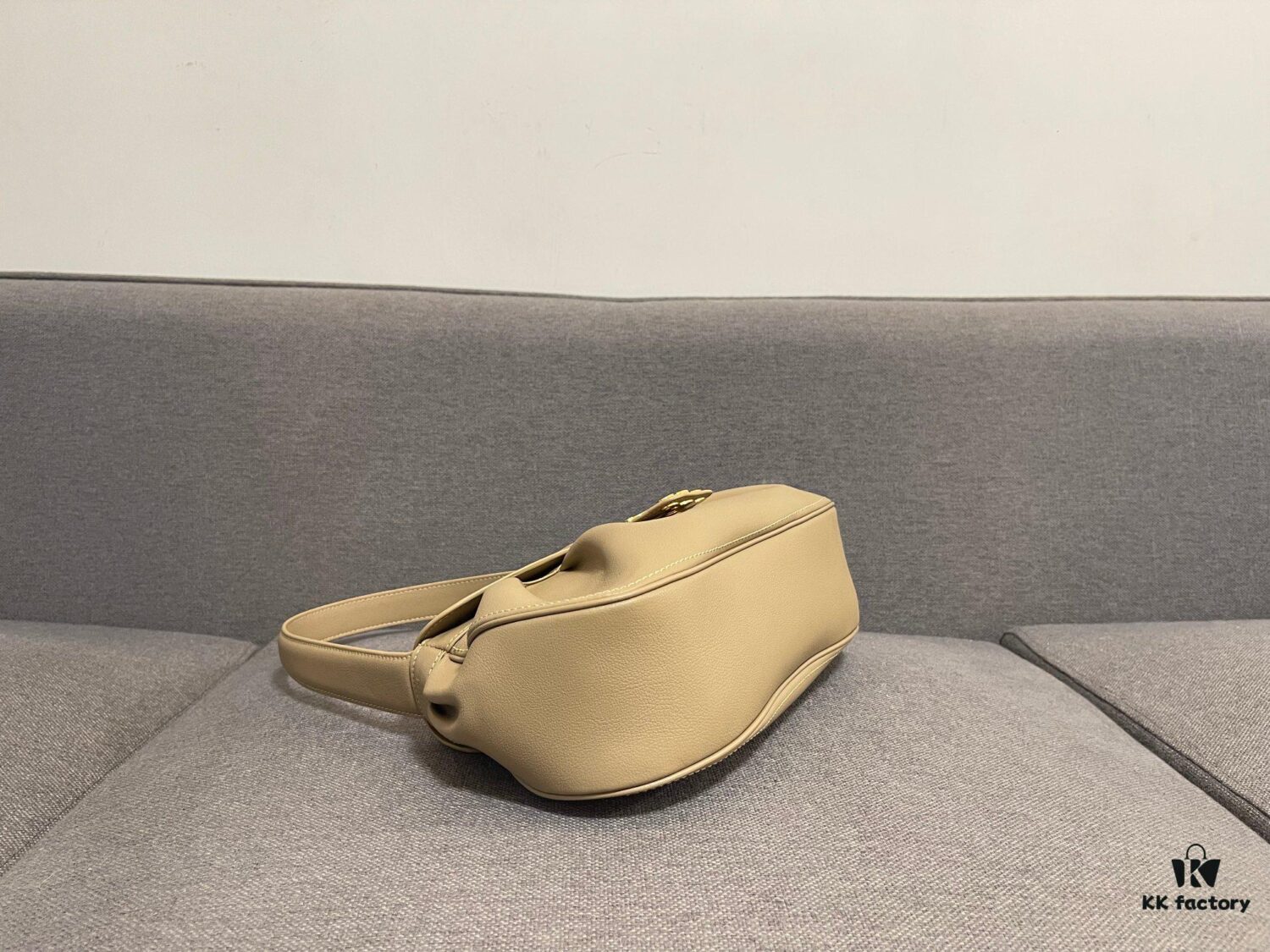6930aba26e68136f4d9acd33 New Arrival A CELINE Spring/Summer Collection Polly Bag
