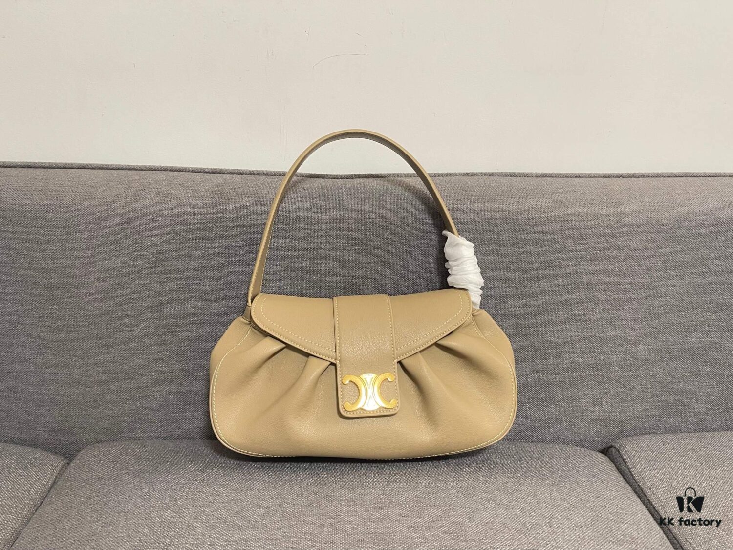 6930aba26e68136f4d9acd34 New Arrival A CELINE Spring/Summer Collection Polly Bag