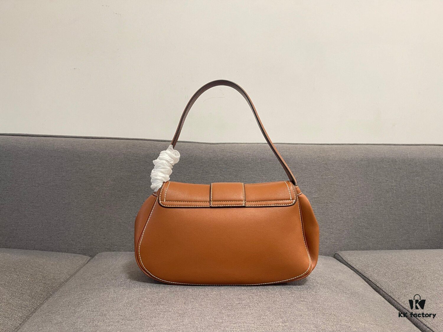 6930aba66e68136f4d9acd3b Top-Grade Cowhide CELINE New Arrival POLLY Bag