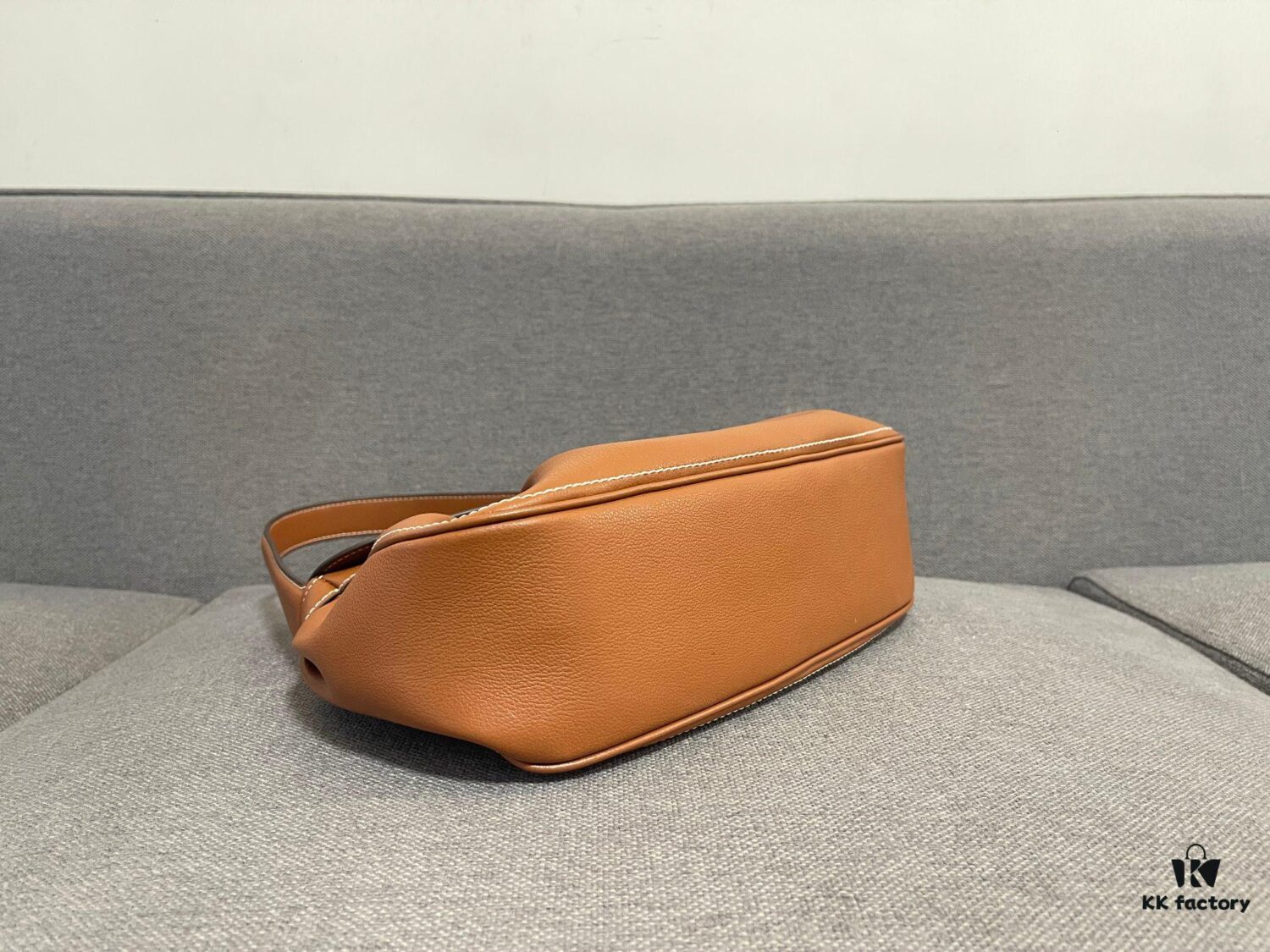 6930aba96e68136f4d9acd3d Top-Grade Cowhide CELINE New Arrival POLLY Bag