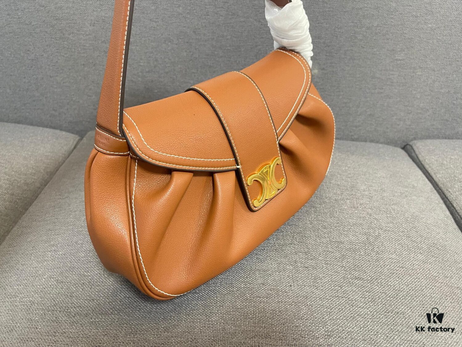 6930aba96e68136f4d9acd3e Top-Grade Cowhide CELINE New Arrival POLLY Bag