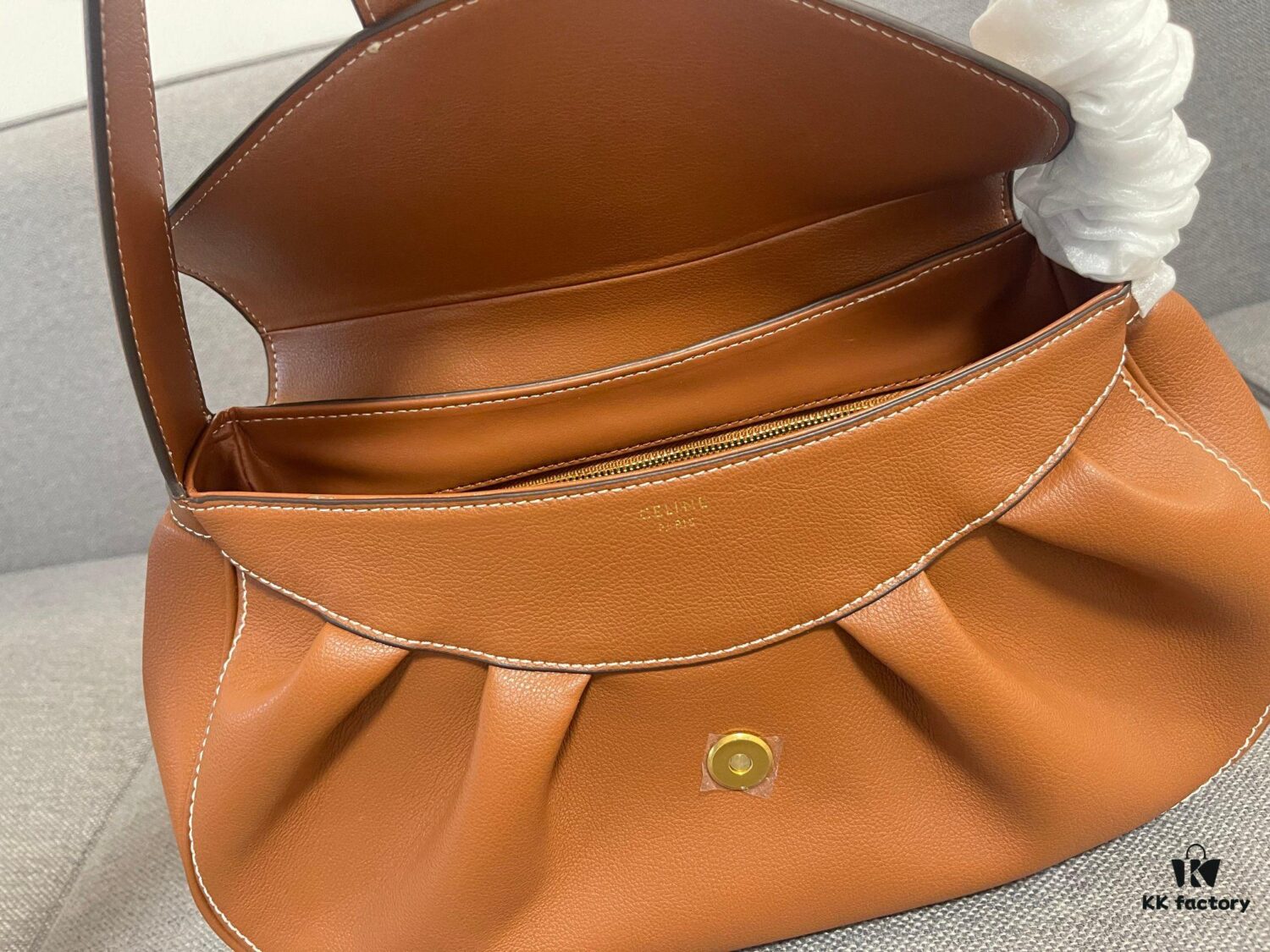 6930abaa6e68136f4d9acd40 Top-Grade Cowhide CELINE New Arrival POLLY Bag
