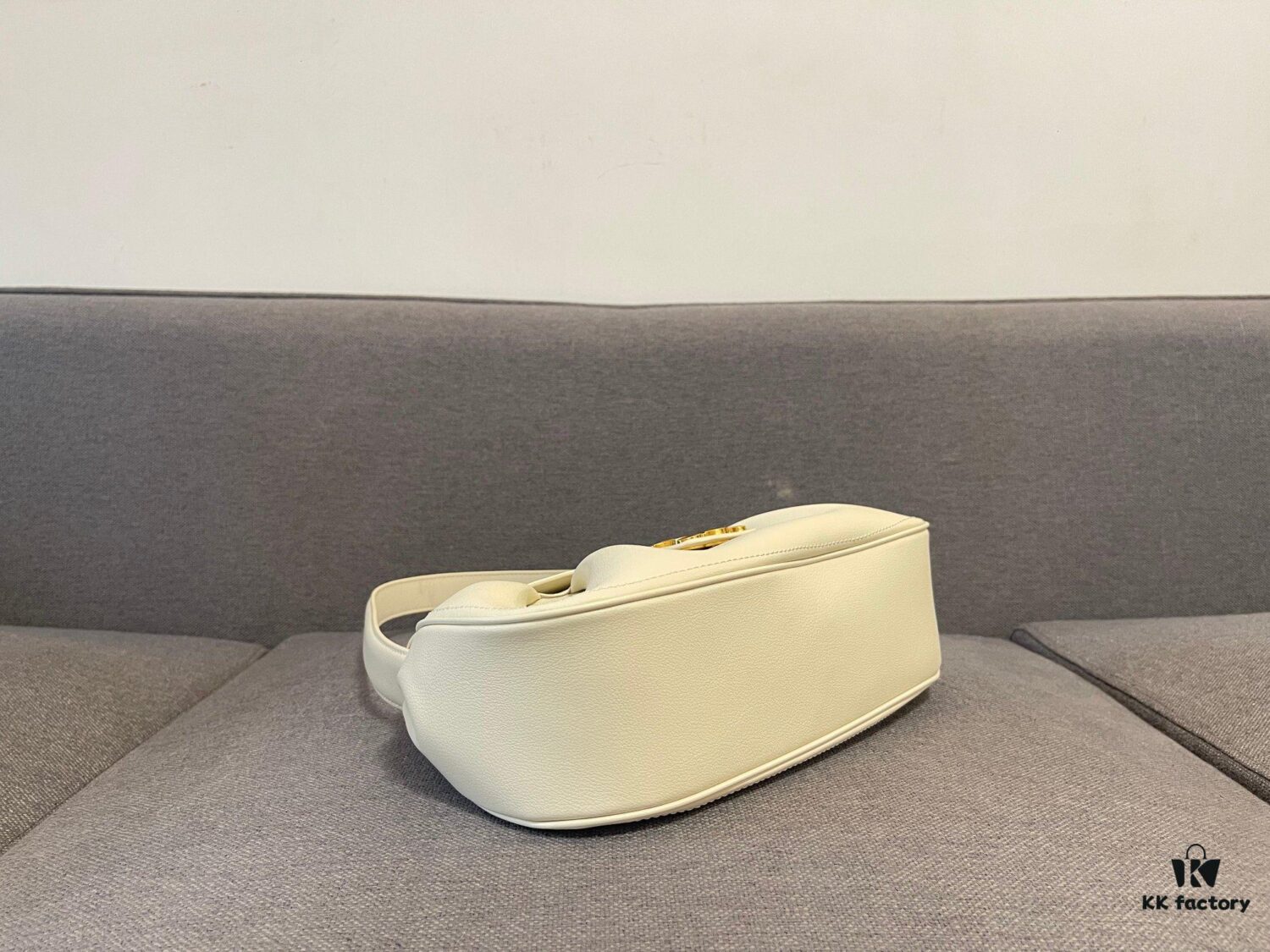 New Arrival A CELINE Spring/Summer Collection Polly Bag