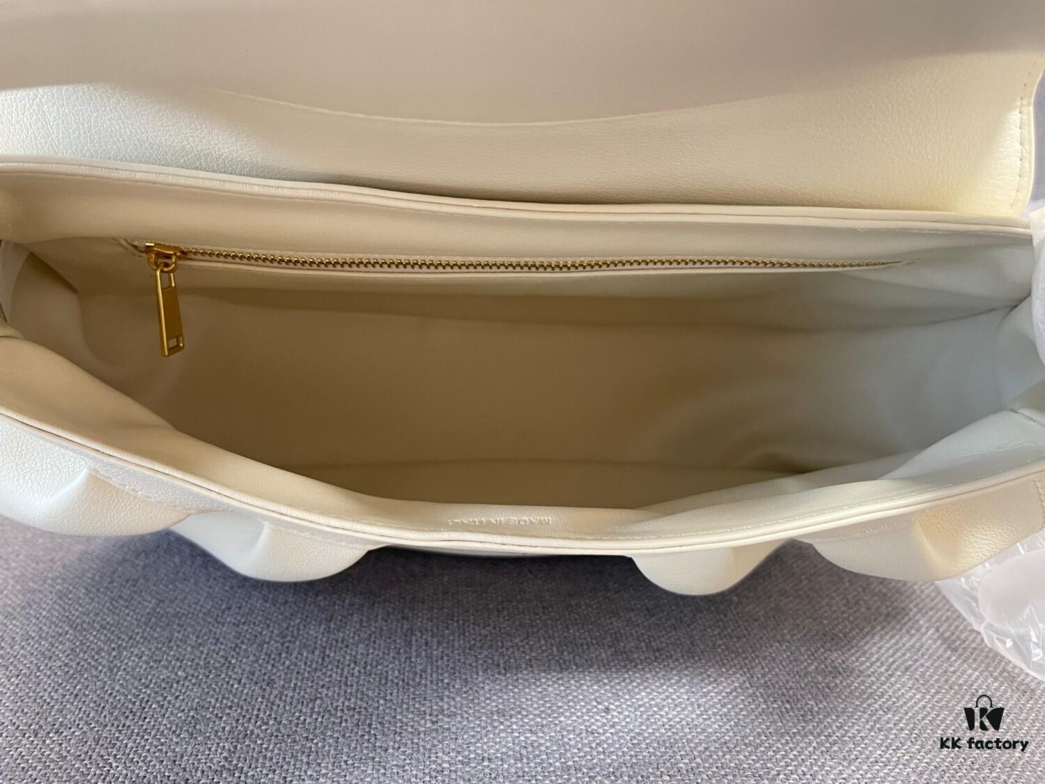 New Arrival A CELINE Spring/Summer Collection Polly Bag