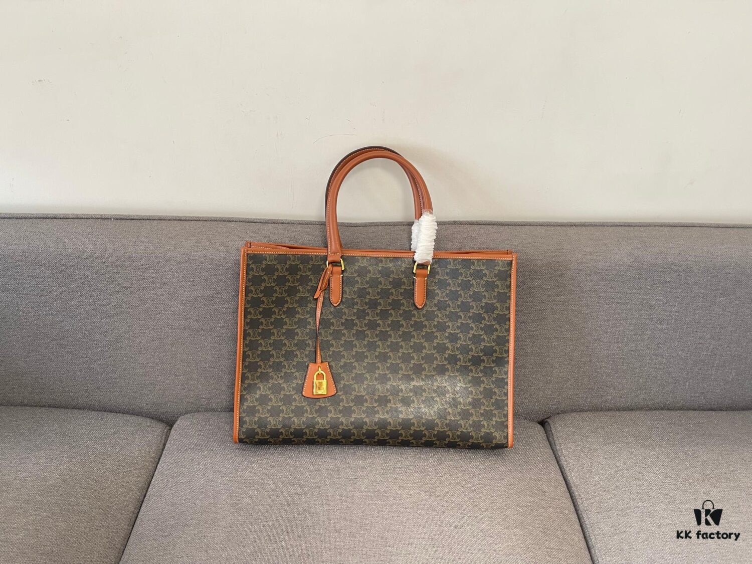 6930abbe6e68136f4d9acd60 Large CELENE TRIOMPHE Spring Horizontal CABAS Tote Bag, Versatile Classic Triumph Monogram Series, Stylish and Durable Calfskin & PVC Tote, Must-Have for Fashion Enthusiasts
