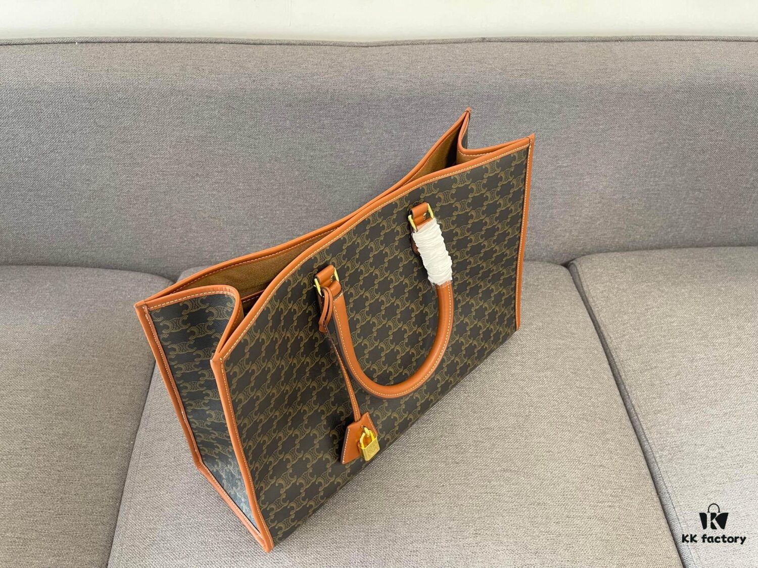 6930abbe6e68136f4d9acd63 Large CELENE TRIOMPHE Spring Horizontal CABAS Tote Bag, Versatile Classic Triumph Monogram Series, Stylish and Durable Calfskin & PVC Tote, Must-Have for Fashion Enthusiasts