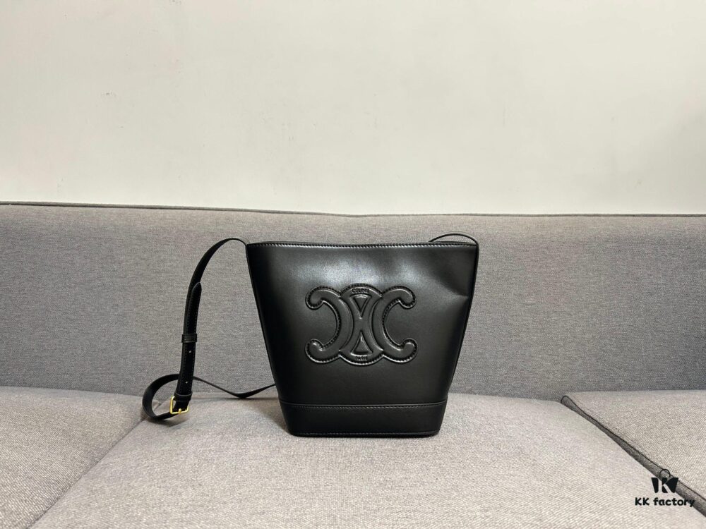 6930abcd6e68136f4d9acd78 CELINE Spring-Summer New Arrival CUIR Bucket Bag with Arc de Triomphe 3D Logo, Sophisticated and Mature Design