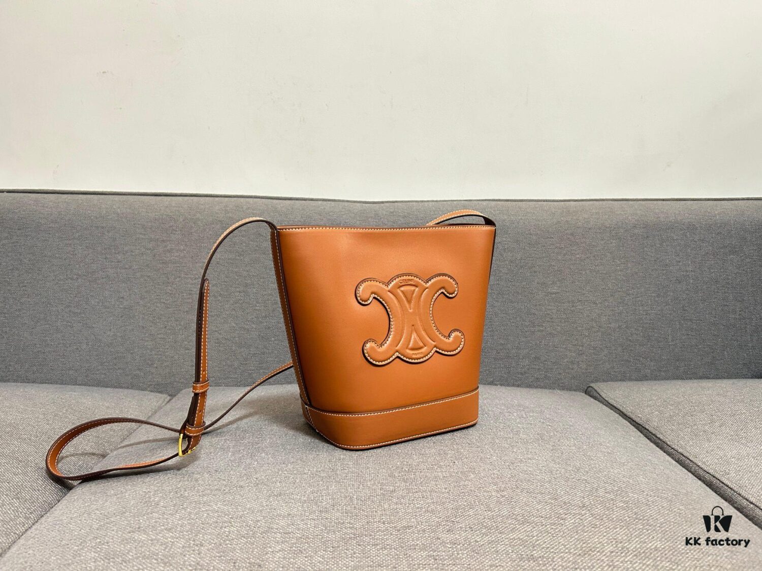 6930abd36e68136f4d9acd81 CELINE Spring Summer New Arrival CUIR Bucket Bag with Arc de Triomphe Embossed Logo, Sophisticated and Mature Design