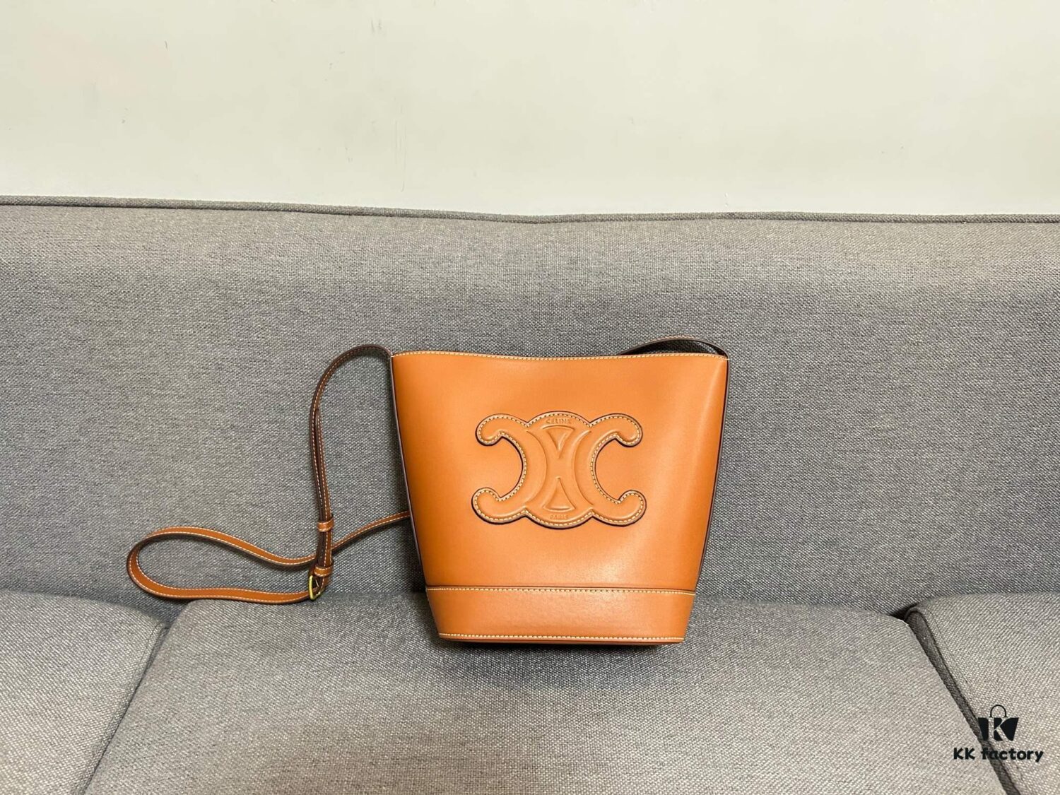 6930abd46e68136f4d9acd82 CELINE Spring Summer New Arrival CUIR Bucket Bag with Arc de Triomphe Embossed Logo, Sophisticated and Mature Design