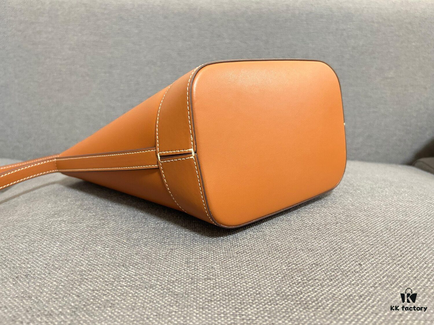 6930abd46e68136f4d9acd83 CELINE Spring Summer New Arrival CUIR Bucket Bag with Arc de Triomphe Embossed Logo, Sophisticated and Mature Design