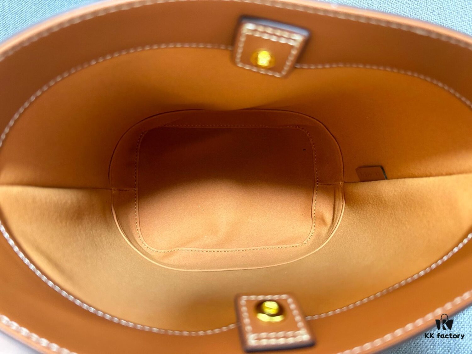 6930abd66e68136f4d9acd88 CELINE Spring Summer New Arrival CUIR Bucket Bag with Arc de Triomphe Embossed Logo, Sophisticated and Mature Design