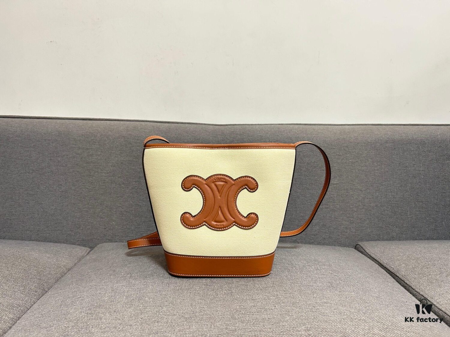 6930abd86e68136f4d9acd89 CELINE Spring Summer New Arrival CUIR Bucket Bag with Arc de Triomphe 3D Logo, Sophisticated and Mature Design