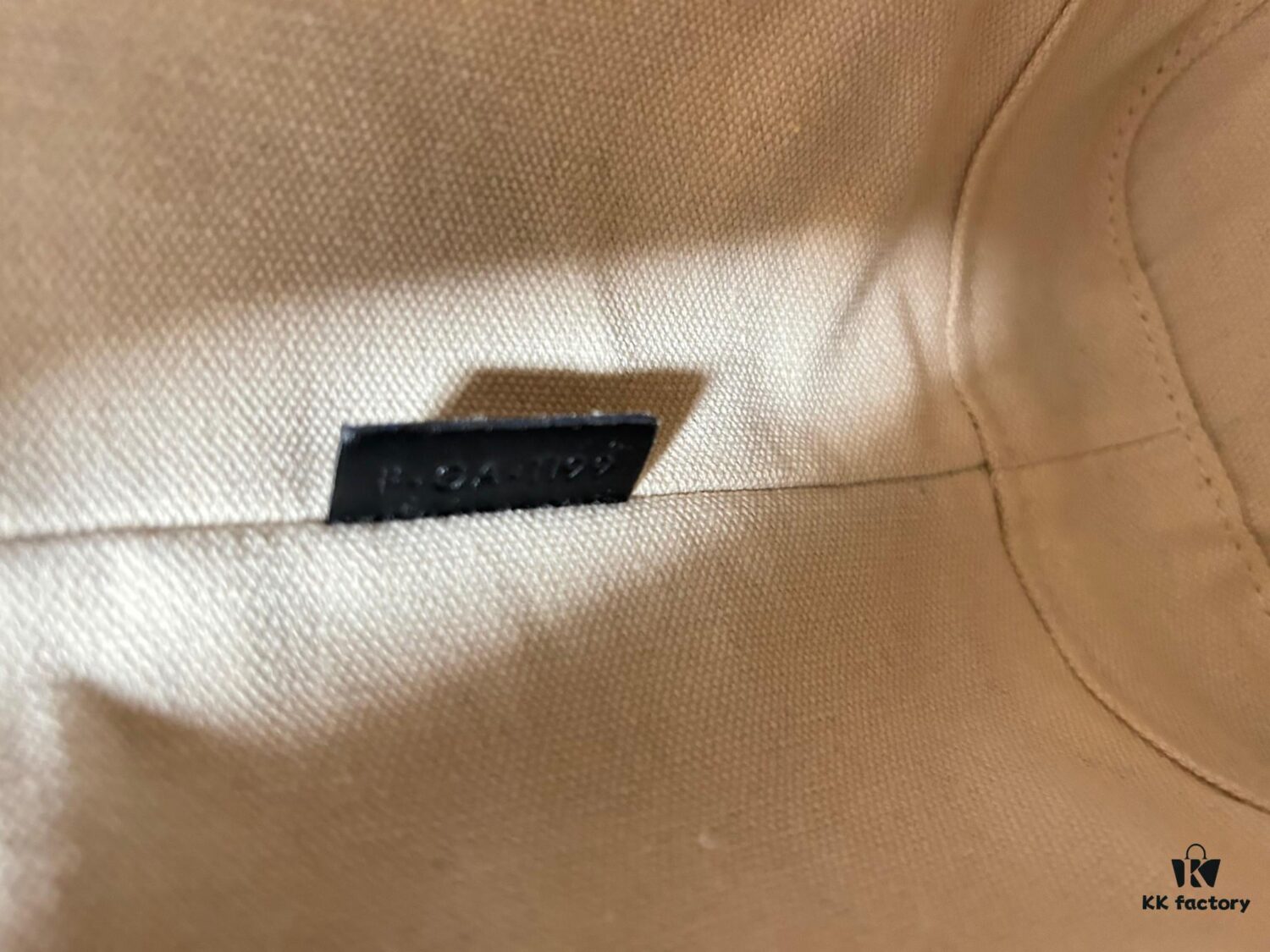 6930abe26e68136f4d9acd9b CELINE Spring Summer New Arrival CUIR Bucket Bag with Arc de Triomphe 3D Logo, Sophisticated and Mature Design