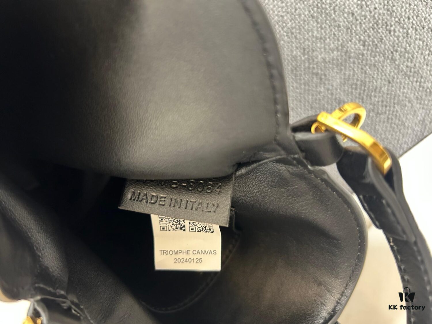6930abe66e68136f4d9acda3 CELINE New Fries Bag, Smooth PVC Cowhide Two Styles, Original Hardware, Exquisitely Compact Design, Handheld or Crossbody, Holds Small Items, Stunning Look